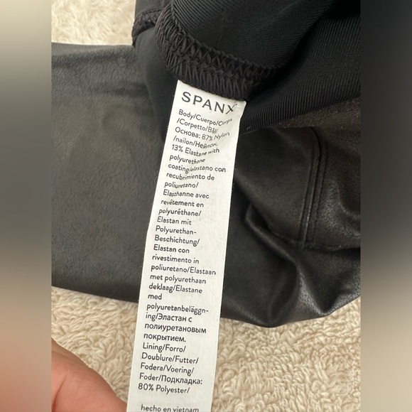 Spanx size medium black shiny leggings - Picture 7 of 9